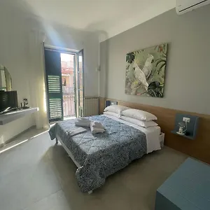 https://casa-di-eva.taorminaitalyhotels.com